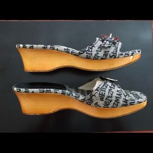 ♥️SOLD♥️SOLD♥️NWT-*STUART WEITZMAN  SLIDES*SANDALS*LABEL DESIGN wBUCKLE*NEW*9.5